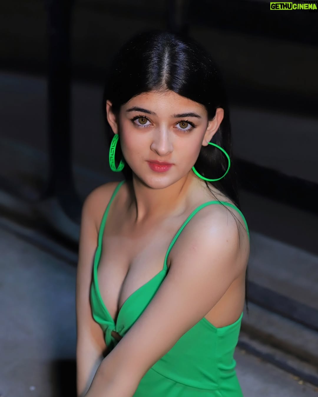 Ishita Singh Thakur - 17.6K Likes - 🧜‍♀️.....💋