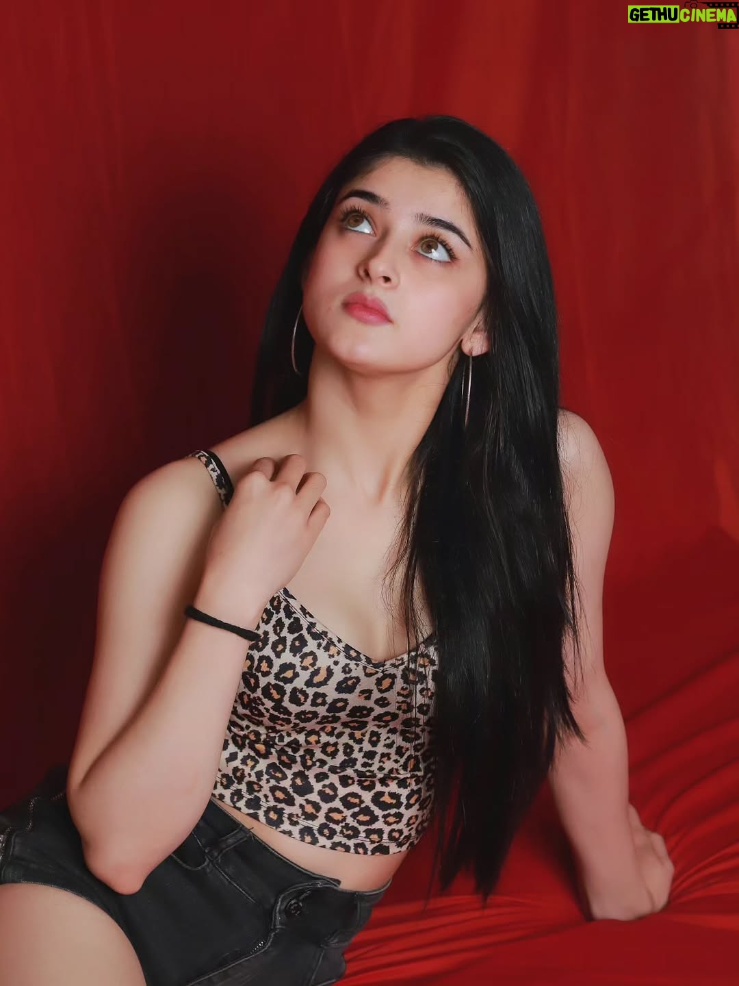 Ishita Singh Thakur - 27.5K Likes - 💋