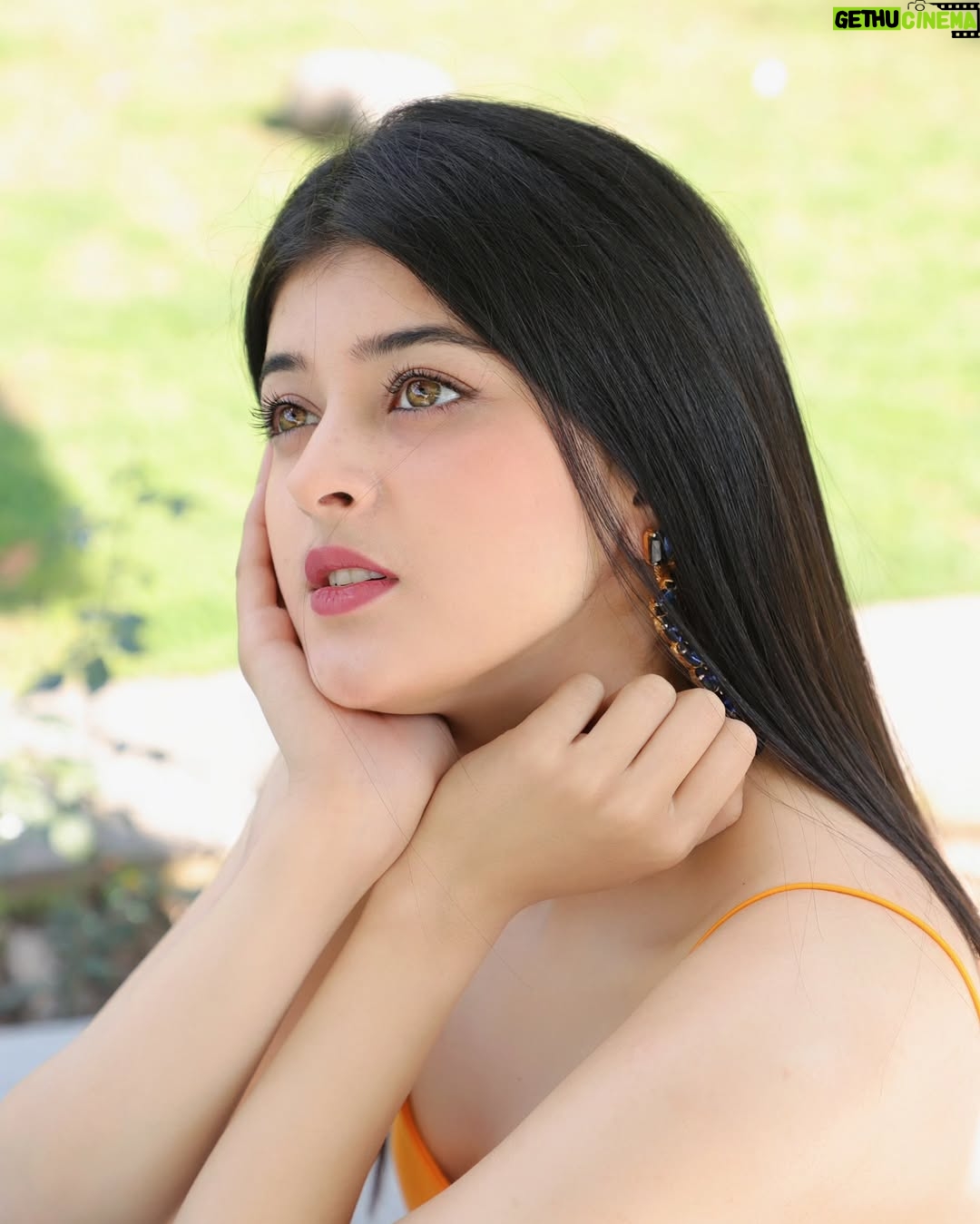 Ishita Singh Thakur - 10.9K Likes - 🧡✨️