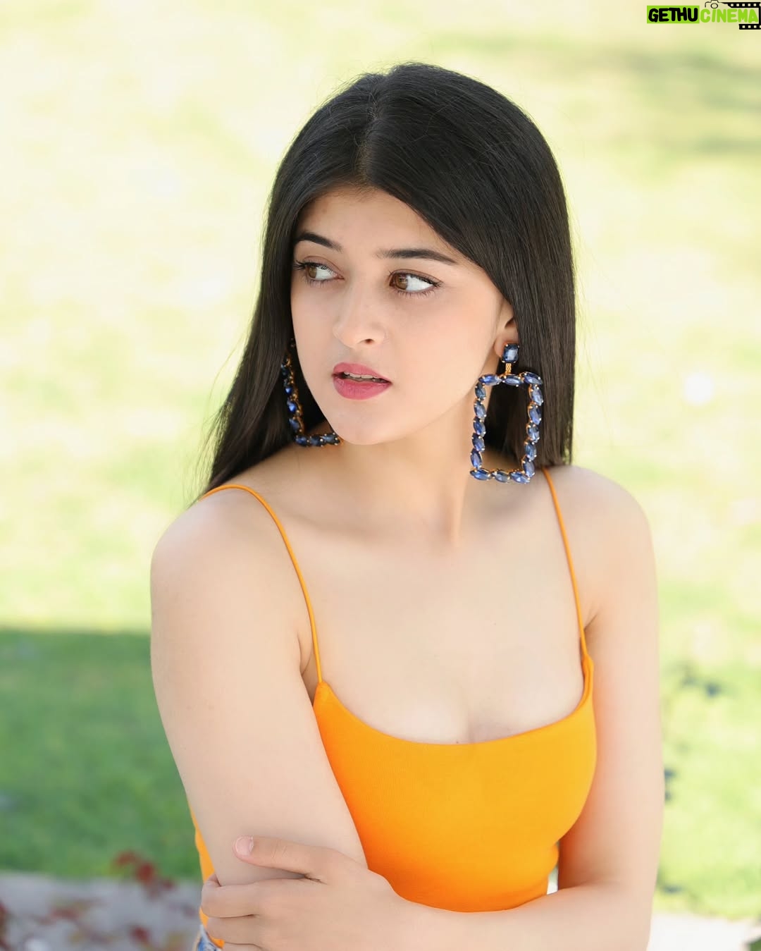 Ishita Singh Thakur - 10.9K Likes - 🧡✨️