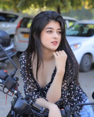 Ishita Singh Thakur Instagram - Vroom ...