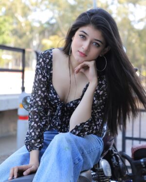 Ishita Singh Thakur Instagram - Vroom ...