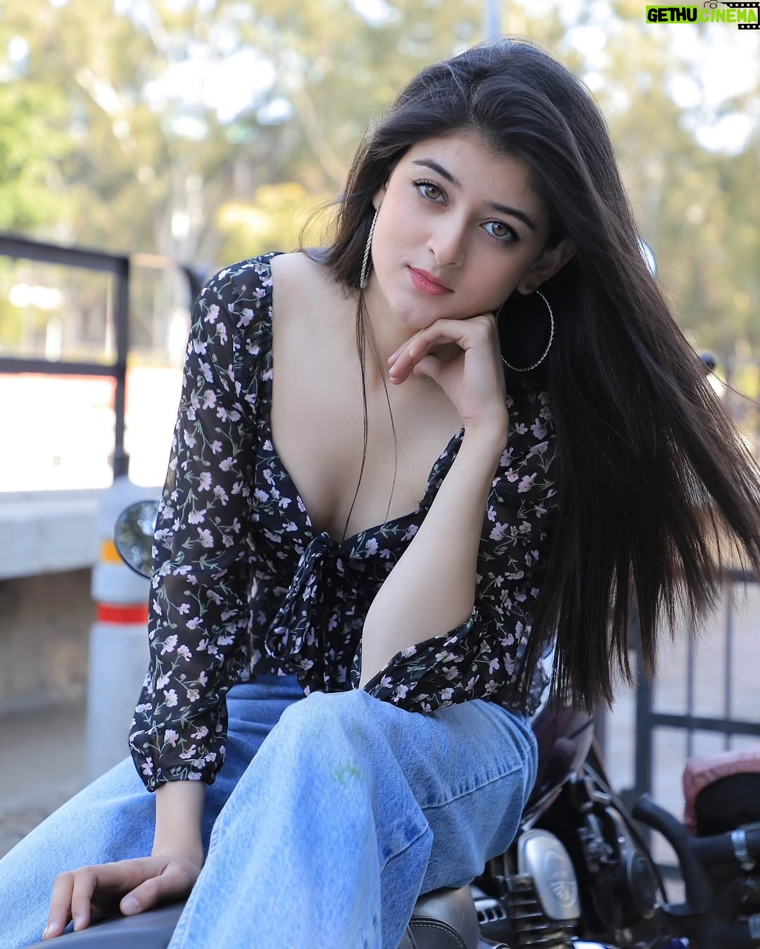 Ishita Singh Thakur - 13.8K Likes - Vroom ...