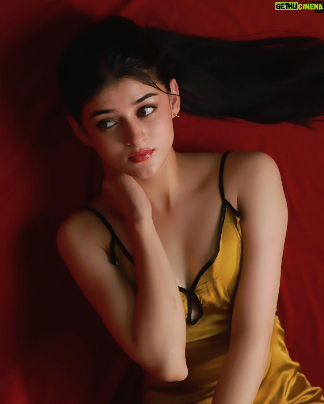 Ishita Singh Thakur - 11.6K Likes - Glow....✨️