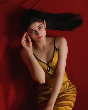 Ishita Singh Thakur Instagram - Glow....āØļø