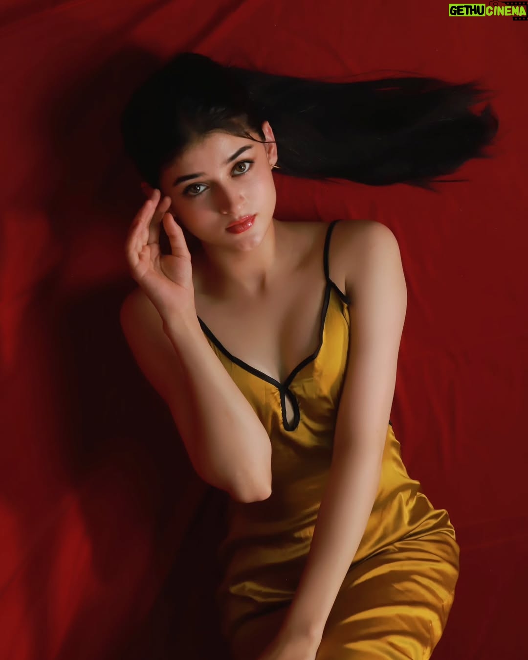 Ishita Singh Thakur - 11.6K Likes - Glow....✨️
