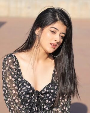 Ishita Singh Thakur Instagram - La La......āØļø