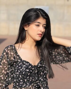 Ishita Singh Thakur Instagram - La La......āØļø