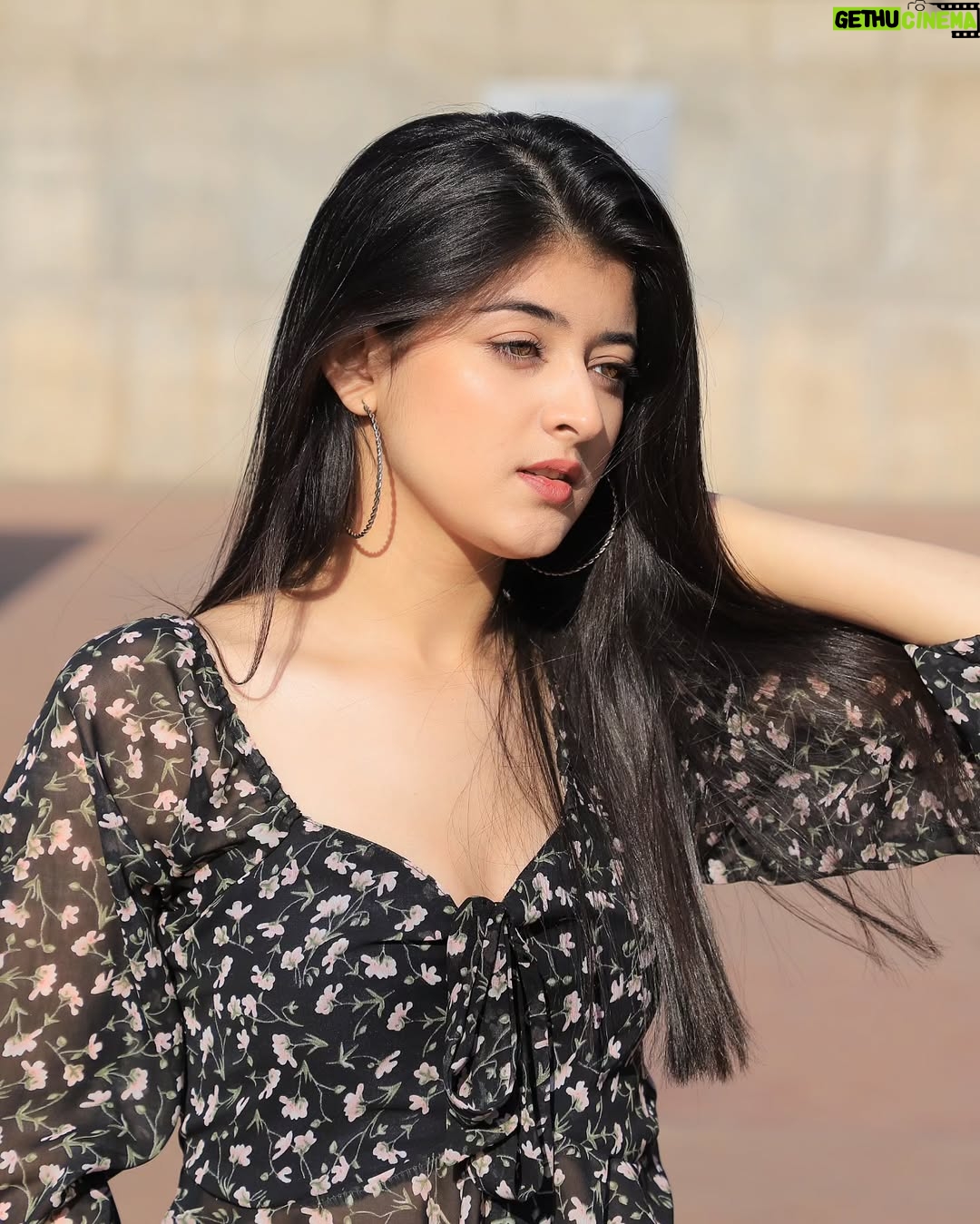 Ishita Singh Thakur - 13.1K Likes - La La......✨️