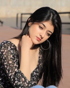 Ishita Singh Thakur Instagram - La La......āØļø