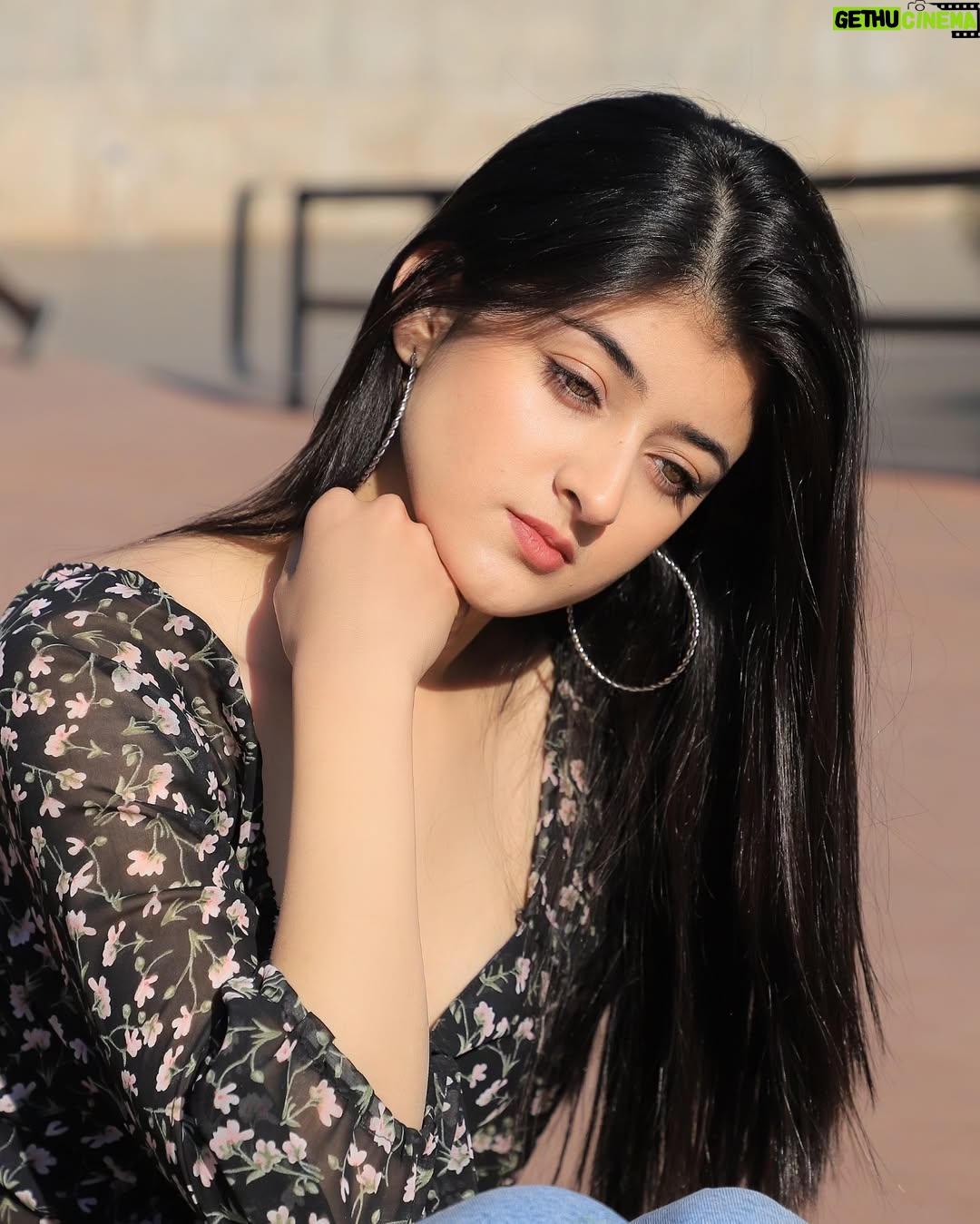 Ishita Singh Thakur - 13.1K Likes - La La......✨️