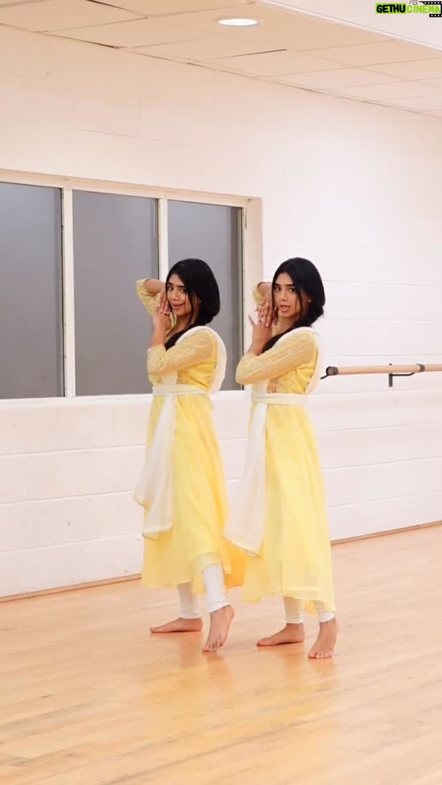 Ishveen Gulati - 33.7K Likes - Manwa Lage💛

#teamvleenam #mirrortwins #twins #twin ✨