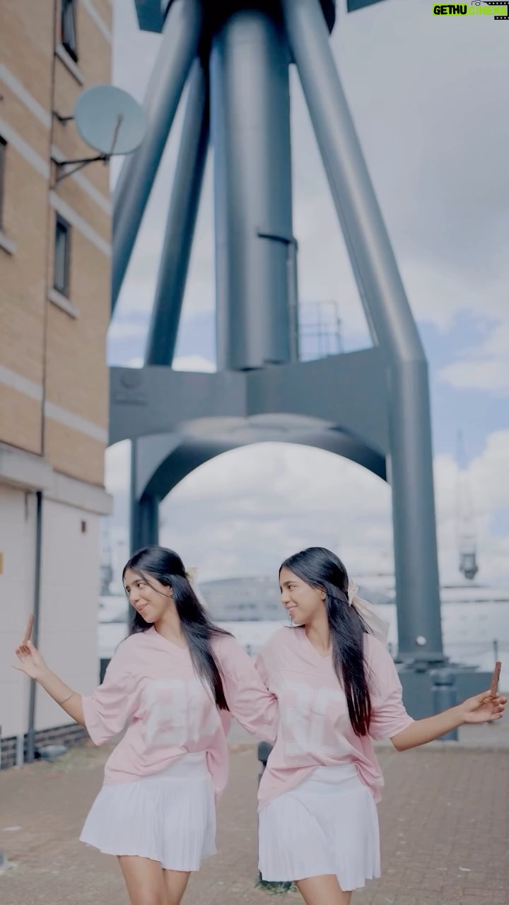 Ishveen Gulati - 52.6K Likes - Aavan Jaavan💗

📷: @wedding_click_limited 

@kiaraaliaadvani @hrithikroshan @boscomartis 
#teamvleenam #mirrortwins #twins #twin