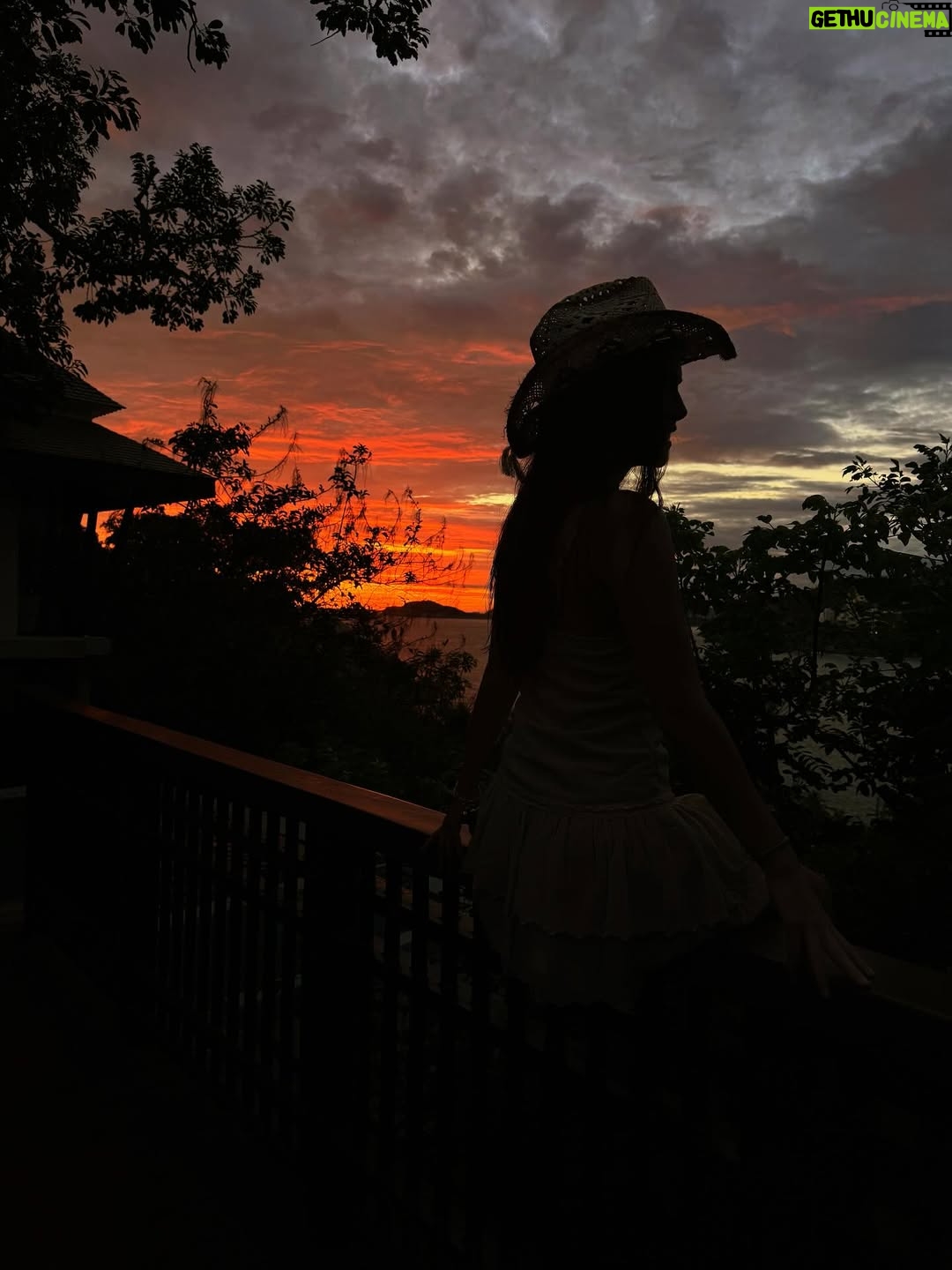 Isidora Vives - 169.7K Likes - atardeceres y alguien especiaall✨