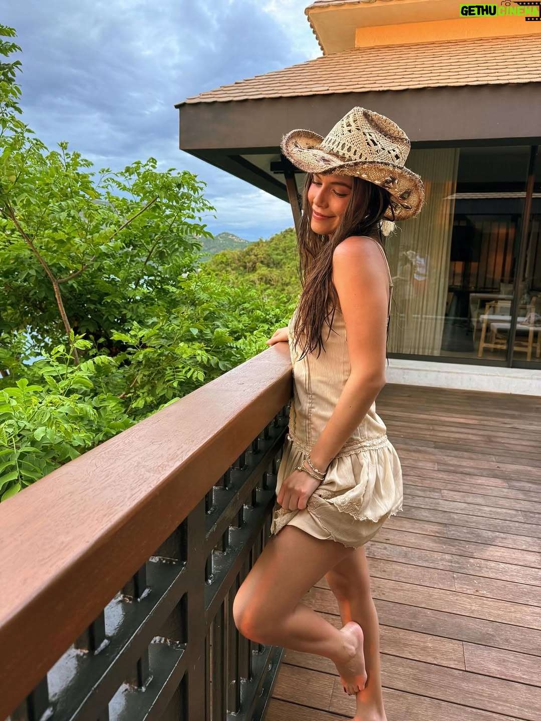 Isidora Vives - 169.7K Likes - atardeceres y alguien especiaall✨