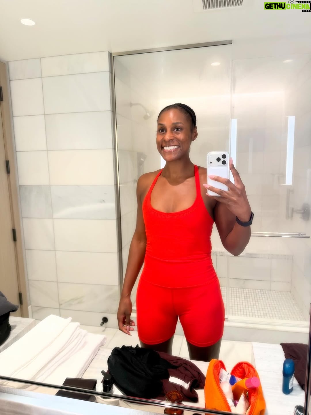 Issa Rae - 316.8K Likes - went to Portland to run a marathon🏃🏾‍♀️🏁
—
(to my girl who asked for a picture right after, i’m so sorry. I was very in pain and very ugly. thank you for understanding)
((thank you to @justaba for inspiring me))
(((thank you to my man 🥰)))