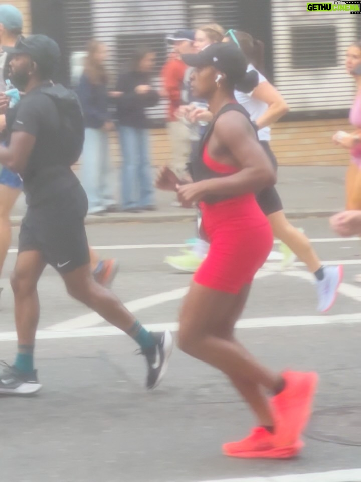 Issa Rae - 316.8K Likes - went to Portland to run a marathon🏃🏾‍♀️🏁
—
(to my girl who asked for a picture right after, i’m so sorry. I was very in pain and very ugly. thank you for understanding)
((thank you to @justaba for inspiring me))
(((thank you to my man 🥰)))