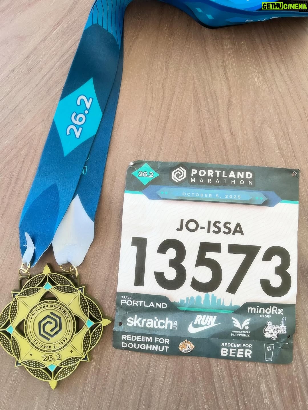 Issa Rae - 316.8K Likes - went to Portland to run a marathon🏃🏾‍♀️🏁
—
(to my girl who asked for a picture right after, i’m so sorry. I was very in pain and very ugly. thank you for understanding)
((thank you to @justaba for inspiring me))
(((thank you to my man 🥰)))