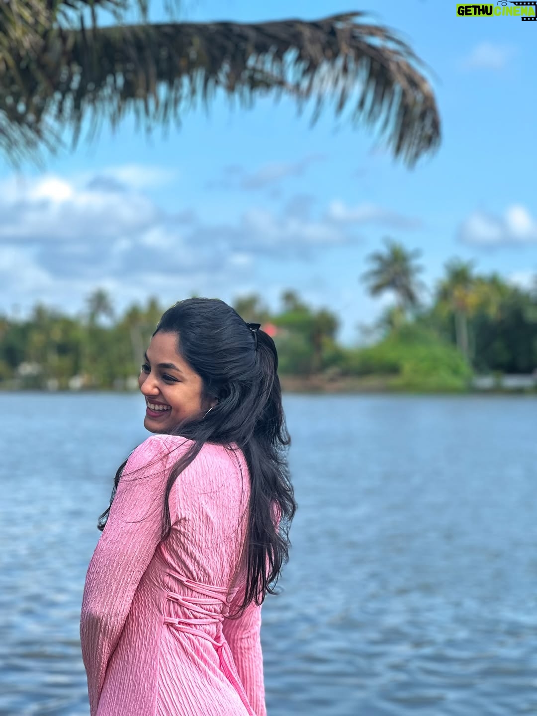 Ivana - 0.9 Million Likes - 💗🍃☁️🌸

PC: @mariya_varghese__