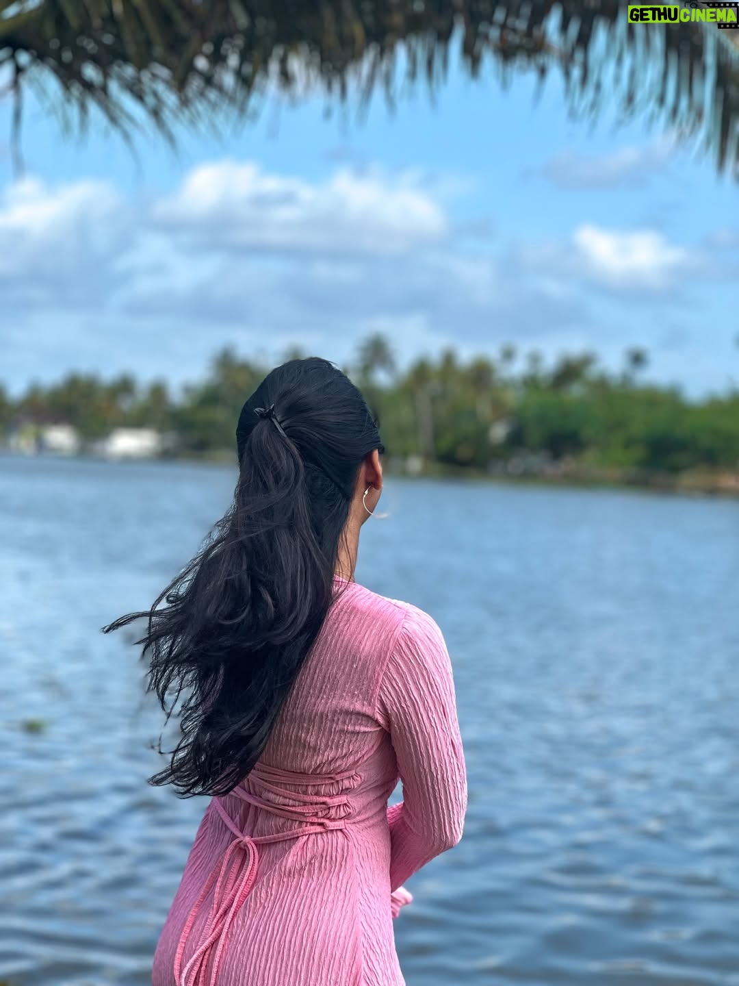 Ivana - 0.9 Million Likes - 💗🍃☁️🌸

PC: @mariya_varghese__