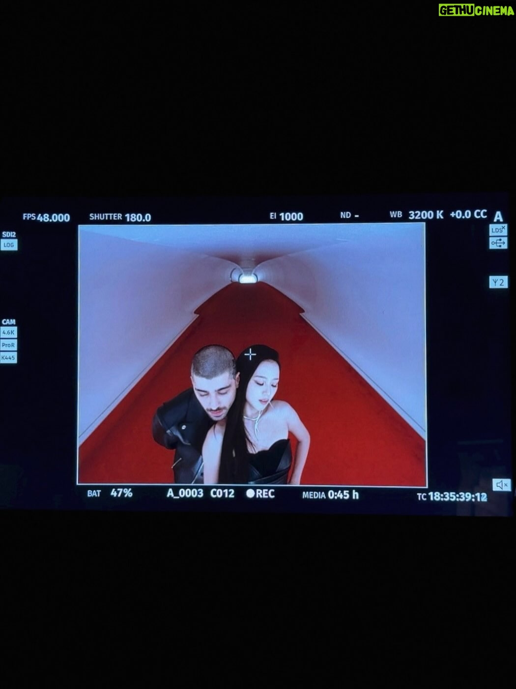 JISOO - 9.7 Million Likes - Something very special we’ve been working on is finally out.🪐
I hope this song reaches many hearts.
Let’s never forget that everything we’ve been through was for the future.

@Zayn — working with you has been truly special.
I’m so grateful for your kindness and your incredible voice. ♥️