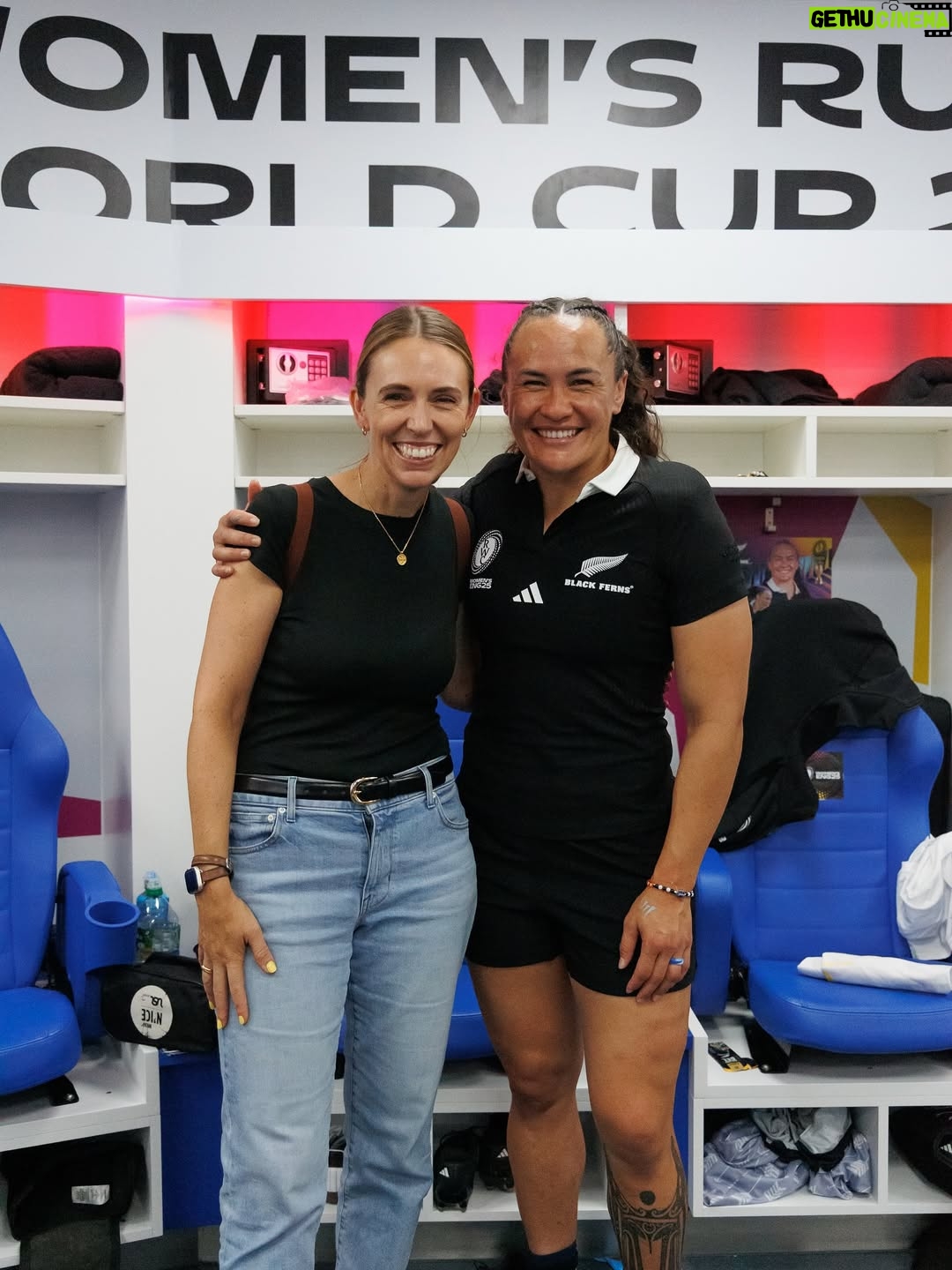 Jacinda Ardern - 66.8K Likes - When @porshwoodman’s the one doing the fan-girling 🤣

Awesome to have @jacindaardern and her whānau back in the stands supporting us at another Rugby World Cup. Kiwi connections while on the road, always making us feel a little closer to home 🖤

#RWC2025 | #LetsGoAgain