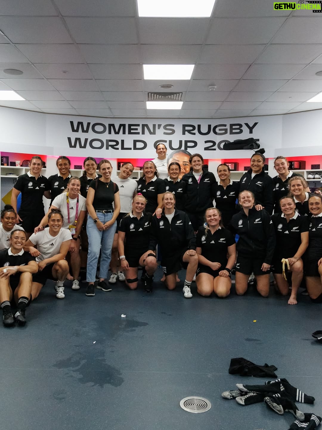Jacinda Ardern - 66.8K Likes - When @porshwoodman’s the one doing the fan-girling 🤣

Awesome to have @jacindaardern and her whānau back in the stands supporting us at another Rugby World Cup. Kiwi connections while on the road, always making us feel a little closer to home 🖤

#RWC2025 | #LetsGoAgain