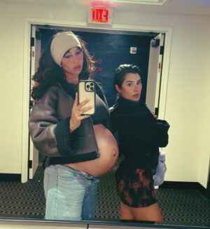 Jackie Cruz Instagram - We started this wild ride together, took some wild turns, and somehow still end up right beside each other. You’re like a sister to me ride or die, grown and glowing. Anywhere we go we have a blast only she can turn a target run into an adventure that’s why we the winnas, and Diane you’re the honorary tía to my babies, they truly love you. Well maybe a little more after you sent them their Blue T. rex jellies and cherry pink jellies. And what’s coming next for us? Let’s just say; best duo in the game and we’re just getting started. 
 Ps she’s always trying to leave me, but the elevator never closes on time jaja Also ps @dianexguerrero was the song that I chose too romantic for this post. I mean you’re mi Amiga tan Bonita. Naw it makes sense. Love you