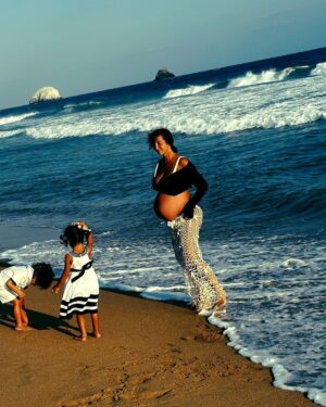 Jackie Cruz Instagram - Raising kids on the coast of Oaxaca is like living in paradise… if paradise included tantrums, sand in your underwear, and someone yelling Mamáaaaa!every five minutes.

We’re messy, chaotic, we are rarely on time, always losing our car keys, and yet, somehow, always finding joy.

Between the ocean breeze, the barefoot mornings, and being constantly full of sand, I wouldn’t trade this life for anything.

This Easter, I’m grateful for our loud, sandy, beautiful little tribe and the fact that I got one decent family photo before someone cried.

Feliz Pascua, from our wild beach crew to yours!