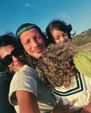 Jackie Cruz Instagram - Raising kids on the coast of Oaxaca is like living in paradise… if paradise included tantrums, sand in your underwear, and someone yelling Mamáaaaa!every five minutes.

We’re messy, chaotic, we are rarely on time, always losing our car keys, and yet, somehow, always finding joy.

Between the ocean breeze, the barefoot mornings, and being constantly full of sand, I wouldn’t trade this life for anything.

This Easter, I’m grateful for our loud, sandy, beautiful little tribe and the fact that I got one decent family photo before someone cried.

Feliz Pascua, from our wild beach crew to yours!