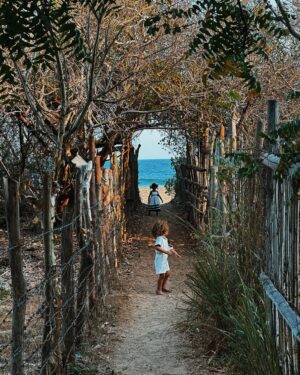 Jackie Cruz Instagram - Raising kids on the coast of Oaxaca is like living in paradise… if paradise included tantrums, sand in your underwear, and someone yelling Mamáaaaa!every five minutes.

We’re messy, chaotic, we are rarely on time, always losing our car keys, and yet, somehow, always finding joy.

Between the ocean breeze, the barefoot mornings, and being constantly full of sand, I wouldn’t trade this life for anything.

This Easter, I’m grateful for our loud, sandy, beautiful little tribe and the fact that I got one decent family photo before someone cried.

Feliz Pascua, from our wild beach crew to yours!