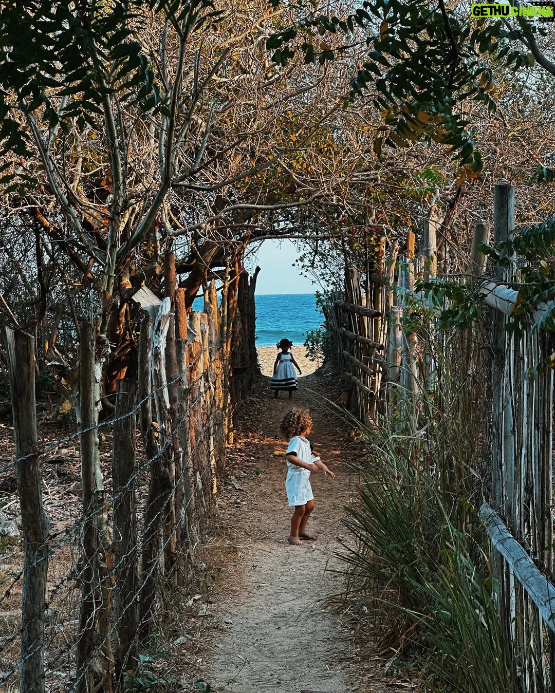 Jackie Cruz - 22.2K Likes - Raising kids on the coast of Oaxaca is like living in paradise… if paradise included tantrums, sand in your underwear, and someone yelling Mamáaaaa!every five minutes.

We’re messy, chaotic, we are rarely on time, always losing our car keys, and yet, somehow, always finding joy.

Between the ocean breeze, the barefoot mornings, and being constantly full of sand, I wouldn’t trade this life for anything.

This Easter, I’m grateful for our loud, sandy, beautiful little tribe and the fact that I got one decent family photo before someone cried.

Feliz Pascua, from our wild beach crew to yours!