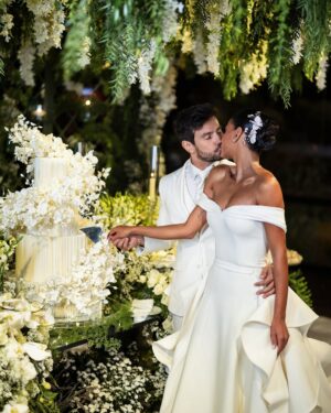 Jakelyne Oliveira Instagram - Se deixar eu fico esse restinho de ano postando as fotos do casamento, hahaha. Não me canso de ver e reviver esse dia mágico, perfeito, repleto de amor, felicidade e Deus. 

Ctz o melhor dia das nossas vidas. ✨🥹

#CasamentoMalyne