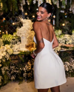 Jakelyne Oliveira Instagram - Se deixar eu fico esse restinho de ano postando as fotos do casamento, hahaha. Não me canso de ver e reviver esse dia mágico, perfeito, repleto de amor, felicidade e Deus. 

Ctz o melhor dia das nossas vidas. ✨🥹

#CasamentoMalyne