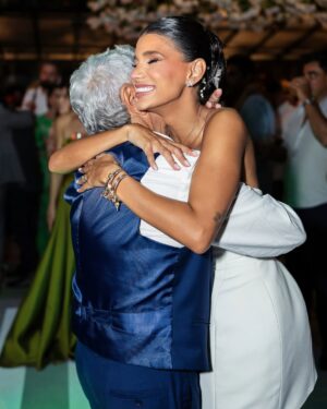 Jakelyne Oliveira Instagram - Se deixar eu fico esse restinho de ano postando as fotos do casamento, hahaha. Não me canso de ver e reviver esse dia mágico, perfeito, repleto de amor, felicidade e Deus. 

Ctz o melhor dia das nossas vidas. ✨🥹

#CasamentoMalyne