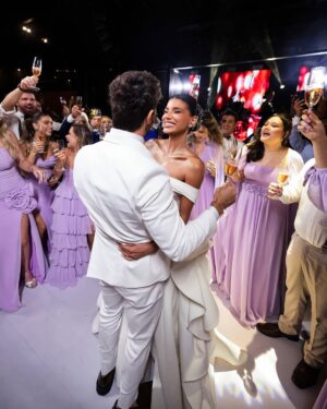 Jakelyne Oliveira Instagram - Se deixar eu fico esse restinho de ano postando as fotos do casamento, hahaha. Não me canso de ver e reviver esse dia mágico, perfeito, repleto de amor, felicidade e Deus. 

Ctz o melhor dia das nossas vidas. ✨🥹

#CasamentoMalyne