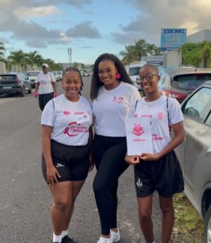 Jalylane Maës Instagram - Parce que c’est une cause qui me tient à cœur et qui a bouleversé ma vie. Je me tenais de participer aux @lesfouleesdurubanrose 💕. 

C’est tellement beau de voir autant de monde se mobiliser autour du cancer du sein ✨

Merci encore pour votre amour même après 2 années. 

Mention spéciale pour ma Cynthia qui m’habille toujours pour mes événements sportifs avec la marque @byfitnesswear 🌺
