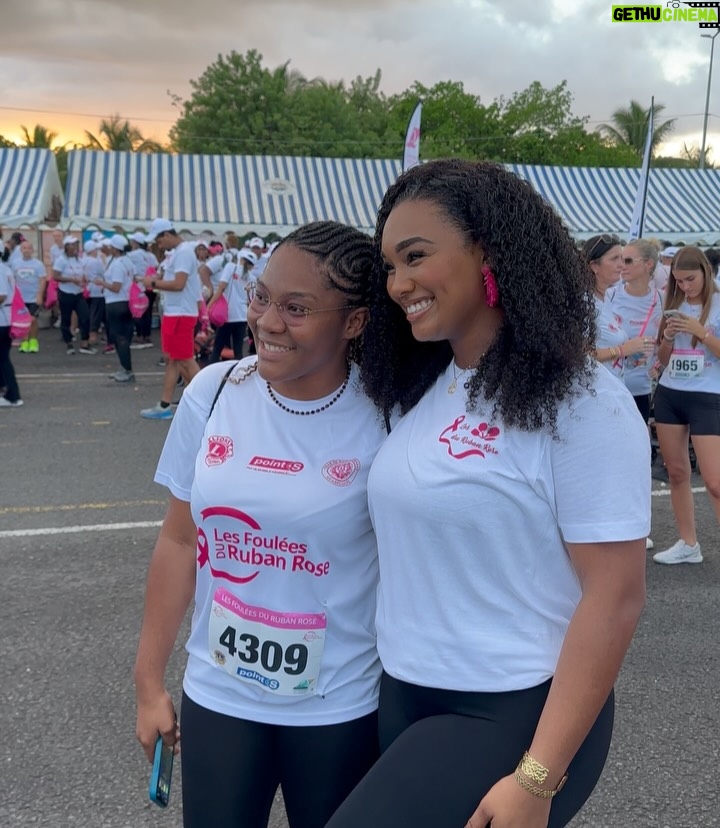 Jalylane Maës - 5.7K Likes - Parce que c’est une cause qui me tient à cœur et qui a bouleversé ma vie. Je me tenais de participer aux @lesfouleesdurubanrose 💕. 

C’est tellement beau de voir autant de monde se mobiliser autour du cancer du sein ✨

Merci encore pour votre amour même après 2 années. 

Mention spéciale pour ma Cynthia qui m’habille toujours pour mes événements sportifs avec la marque @byfitnesswear 🌺