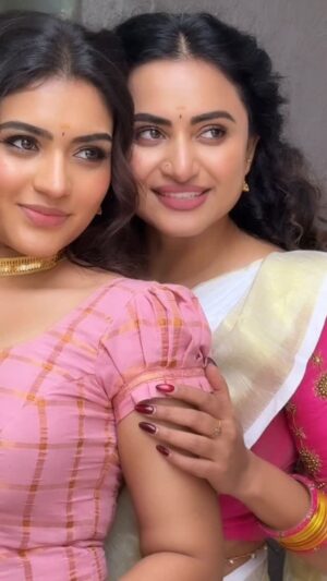 Janani Ashok Kumar Instagram - BTS 💥 @janani_ashokkumar
Wedding shoot na namma annane adichikka aale illa 😅🙈 @camerasenthil ❤️