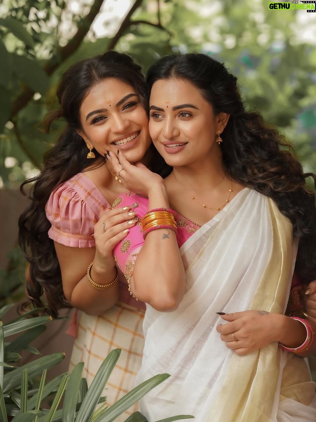 Janani Ashok Kumar - 171.6K Likes - My favvvv >>>> 🥹💕🧿🪬 @janani_ashokkumar 

Makeup for us : @kalaiartistry ✨
Hairdo for us : @jenifer_hair_stylist ✨
Photography: @camerasenthil ✨
Organised by : @rrajeshananda