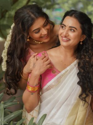 Janani Ashok Kumar Instagram - My favvvv >>>> 🥹💕🧿🪬 @janani_ashokkumar 

Makeup for us : @kalaiartistry ✨
Hairdo for us : @jenifer_hair_stylist ✨
Photography: @camerasenthil ✨
Organised by : @rrajeshananda