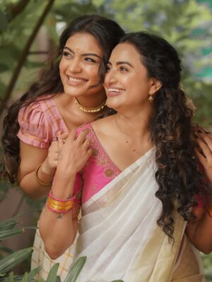 Janani Ashok Kumar Instagram - My favvvv >>>> 🥹💕🧿🪬 @janani_ashokkumar 

Makeup for us : @kalaiartistry ✨
Hairdo for us : @jenifer_hair_stylist ✨
Photography: @camerasenthil ✨
Organised by : @rrajeshananda