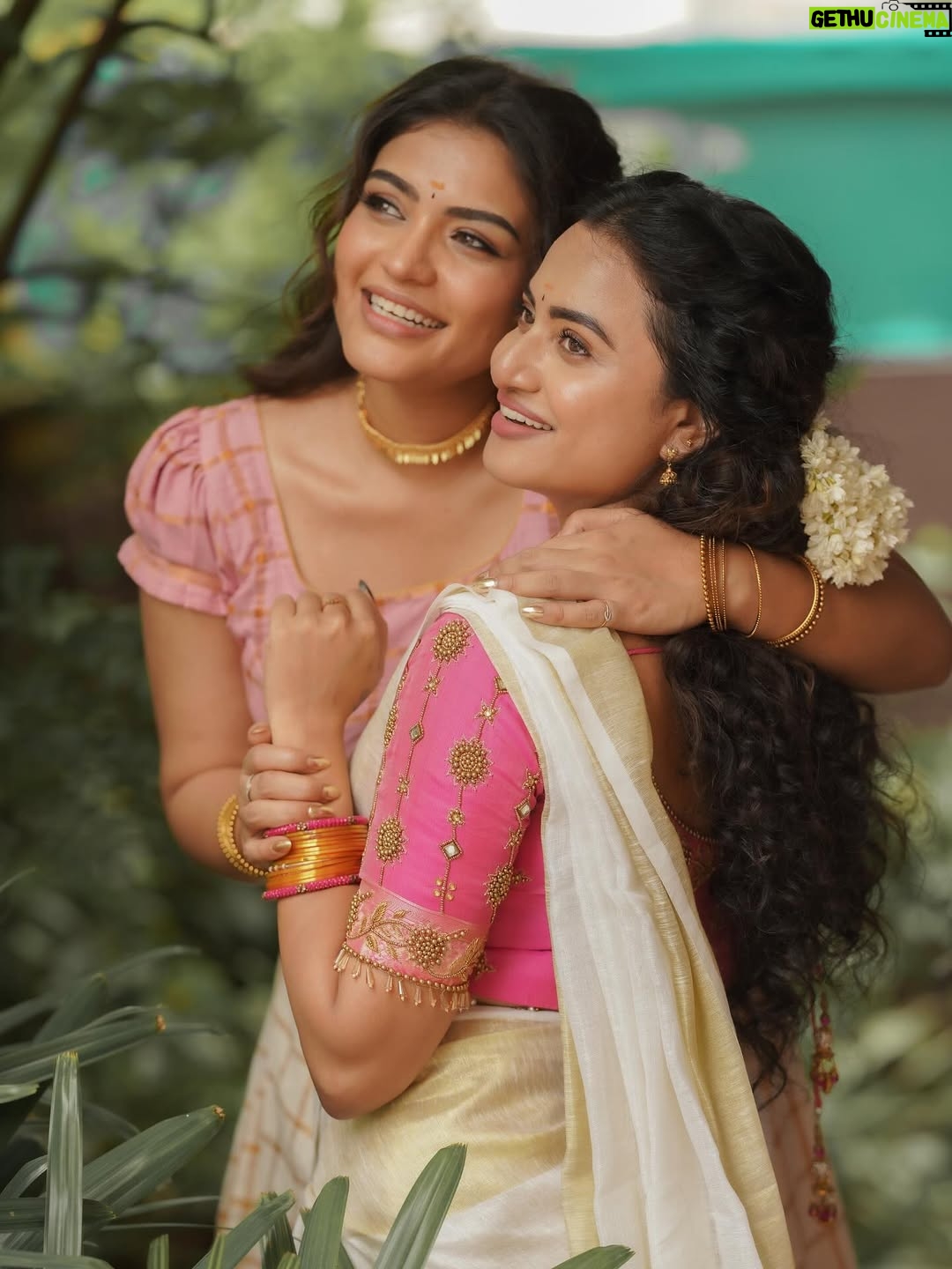 Janani Ashok Kumar - 171.6K Likes - My favvvv >>>> 🥹💕🧿🪬 @janani_ashokkumar 

Makeup for us : @kalaiartistry ✨
Hairdo for us : @jenifer_hair_stylist ✨
Photography: @camerasenthil ✨
Organised by : @rrajeshananda