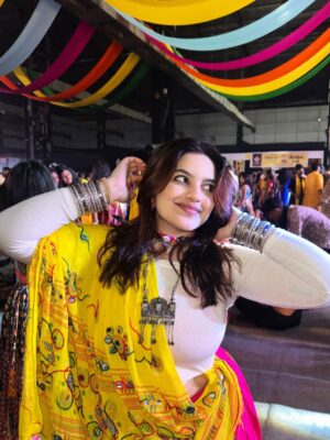 Janavi Jain Instagram - Festival that brings joy, laughter, excitement and reunits evryone 🤩✨❤️