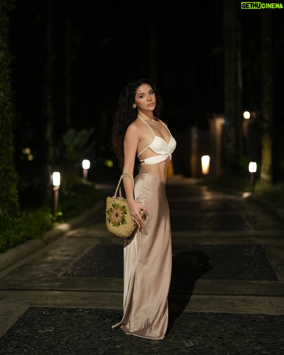Jane De Leon - 31.6K Likes - Happy birthday to my kikaay bestie! Day 1 ’til forever ✨💁🏼‍♀️