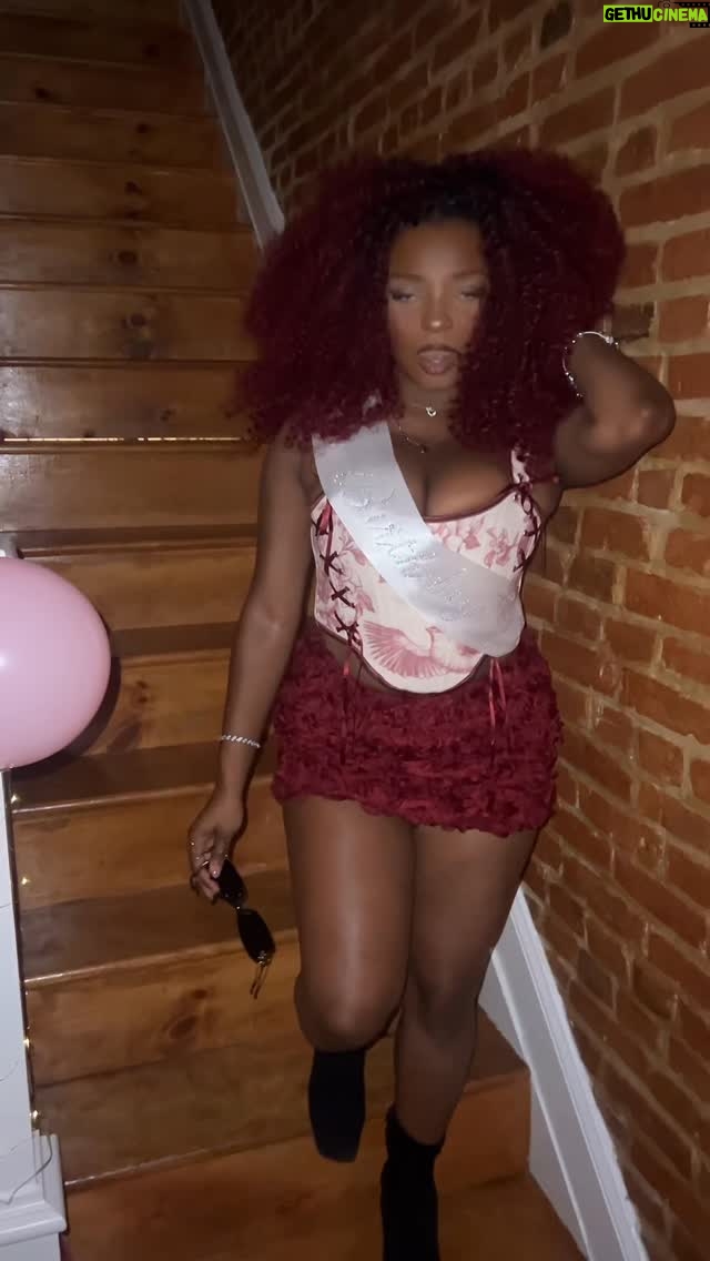Ja'ness Tate - 218 Likes - CLEARLY ITS MY BIRTHDAY 🥳🥳🥳🥳😝 #birthdaygirl #lights #leoseason #janessmusic