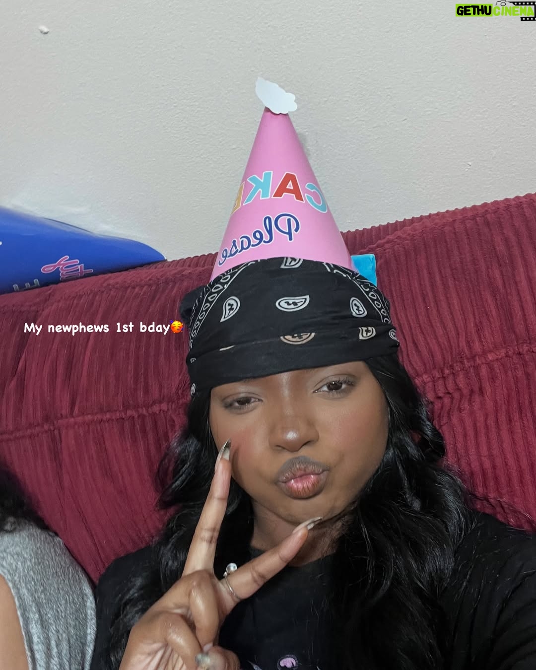 Ja'ness Tate - 129 Likes - How my year started. 🤭🥳🥂🍾 

I really decided that this year I’m happy and I’m going to party and strengthen my female relationships! This is the beginning 😘 

#january #love #friendships #partygirls