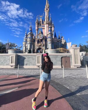 Janessa Lakhani Instagram - It all starts with pixie dust🧚
@waltdisneyworld #waltdisneyworld #florida #magickingdom #explorepage #explore #foryou #themeparks #castle
#disney #disneyoutfit #janessalakhani