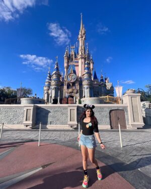 Janessa Lakhani Instagram - It all starts with pixie dust🧚
@waltdisneyworld #waltdisneyworld #florida #magickingdom #explorepage #explore #foryou #themeparks #castle
#disney #disneyoutfit #janessalakhani