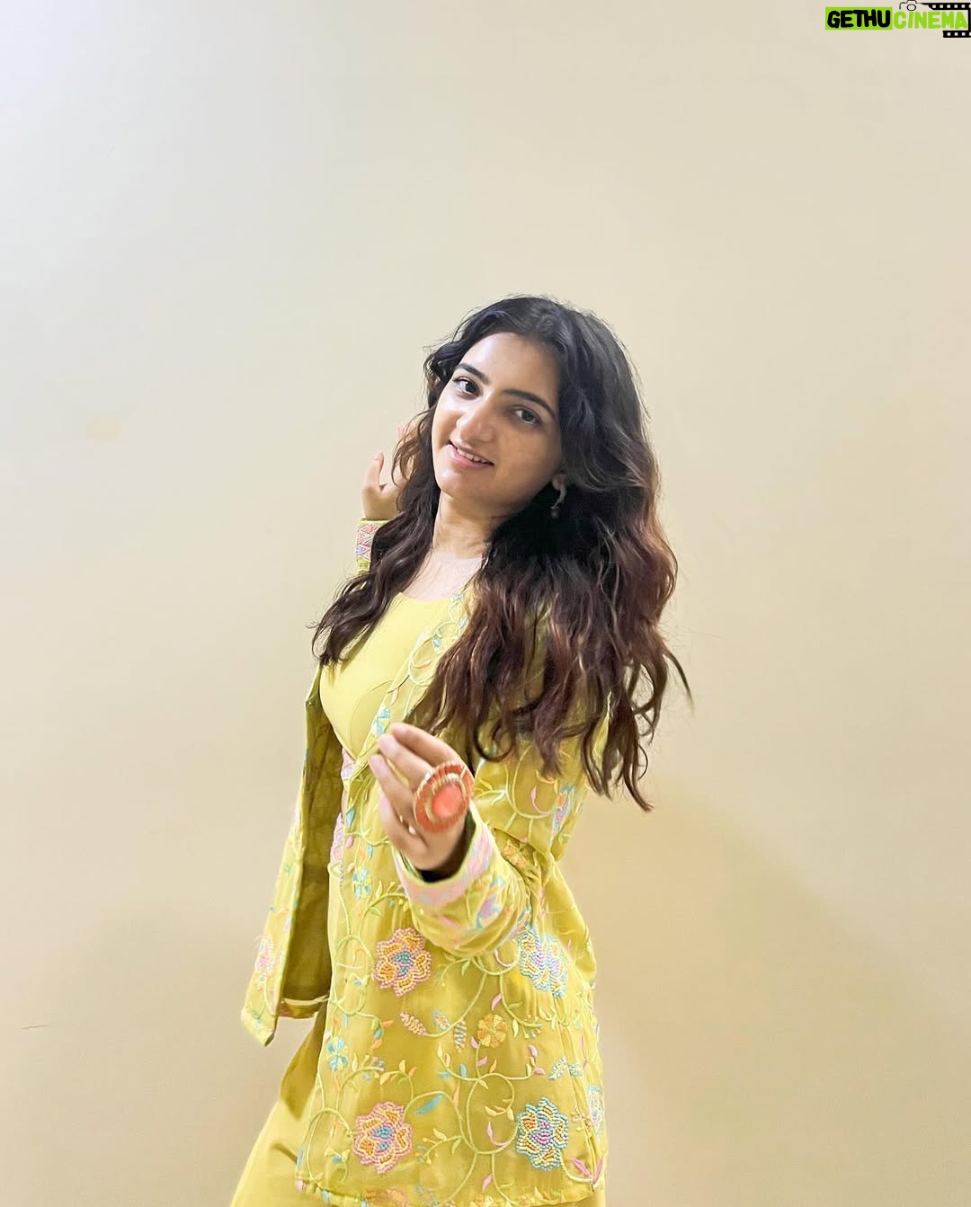 Janessa Lakhani - 355 Likes - She livin’ a life just like a movie star✨
#janessalakhani